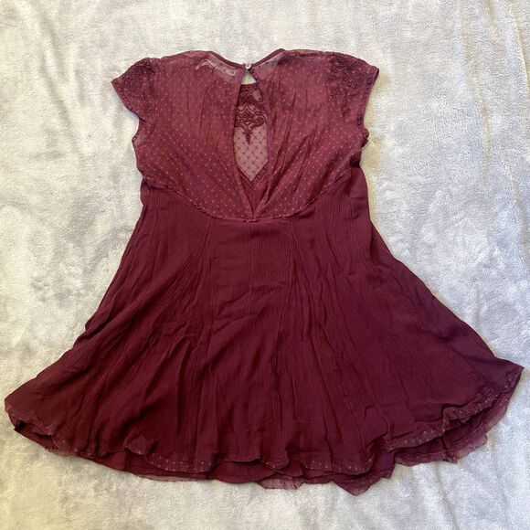 Burghandy Lace Flowy Dress - Picture 2 of 4